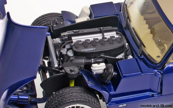 2005 - Wiesmann MF 3 Revell 1/18 (Blau) Motor