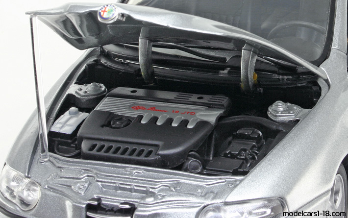 2000 - Alfa Romeo 147 1.9 JTD Ricko 1/18 (Серебристый) Двигатель