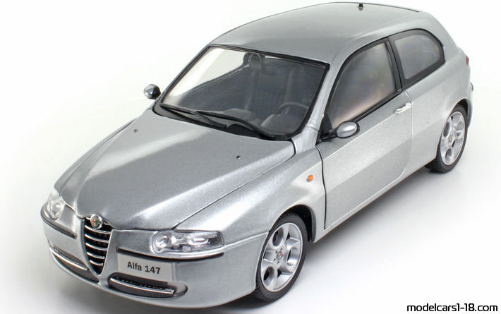 2000 - Alfa Romeo 147 1.9 JTD Ricko 1/18 (Серебристый) Передняя левая сторона