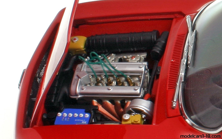 1967 - Alfa Romeo 1750 GTV AutoArt 1/18 (Kрасный) Двигатель