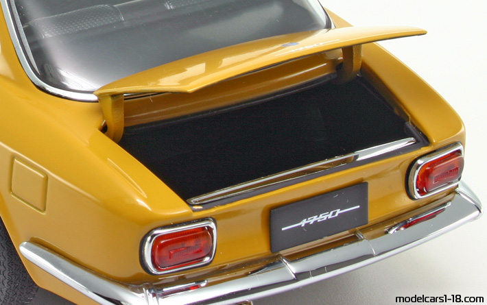 1967 - Alfa Romeo 1750 GTV AutoArt 1/18 (Оранжевый) Багажник / Поднимающиеся фары