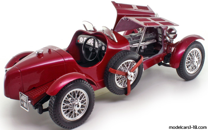 1934 - Alfa Romeo 8C 2300 Monza Bburago 1/18 (Kрасный) Открывающиеся части