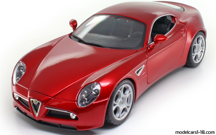 2007 - Alfa Romeo 8C Competizione Bburago 1/18 (Kрасный) Передняя левая сторона