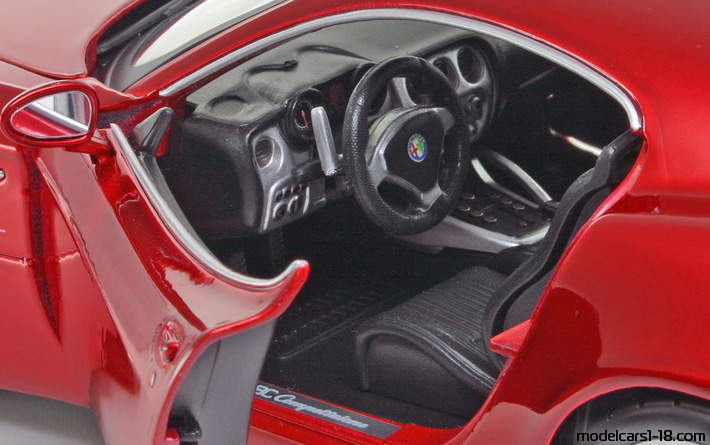 2007 - Alfa Romeo 8C Competizione Bburago 1/18 (Kрасный) Интерьер панель приборов