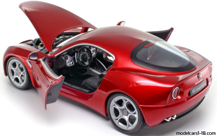 2007 - Alfa Romeo 8C Competizione Welly 1/18 (Kрасный) Открывающиеся части