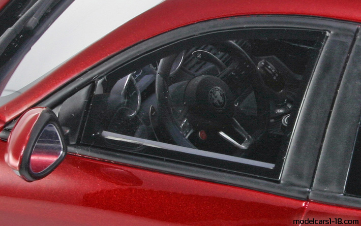 2016 - Alfa Romeo Giulia Quadrifoglio Otto Models 1/18 (Kрасный) Интерьер панель приборов