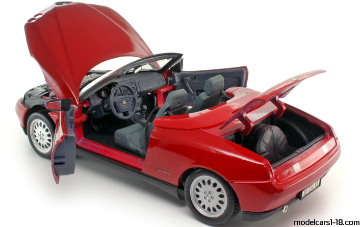 1995 - Alfa Romeo Spider Maisto 1/18 (Kрасный) Открывающиеся части