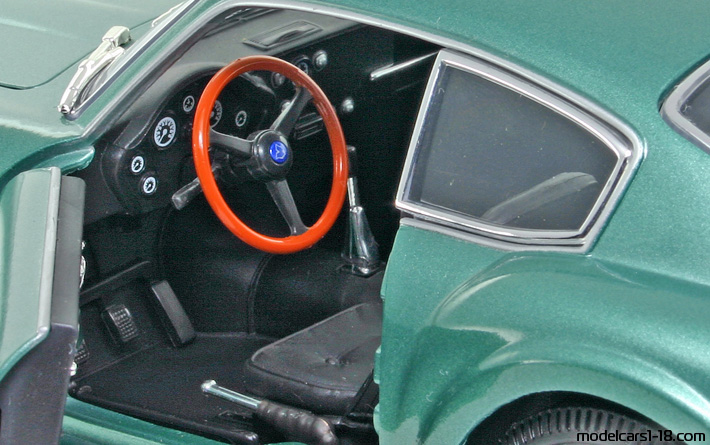 1961 - Aston Martin DB4 GT Zagato Road Signature 1/18 (Зелёный) Интерьер панель приборов