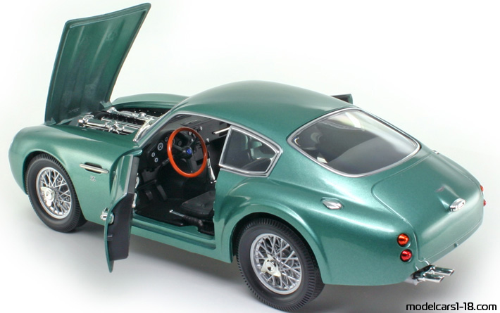 1961 - Aston Martin DB4 GT Zagato Road Signature 1/18 (Зелёный) Открывающиеся части