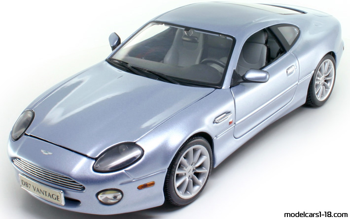 1999 - Aston Martin DB7 Vantage Maisto 1/18 (Синий) Передняя левая сторона