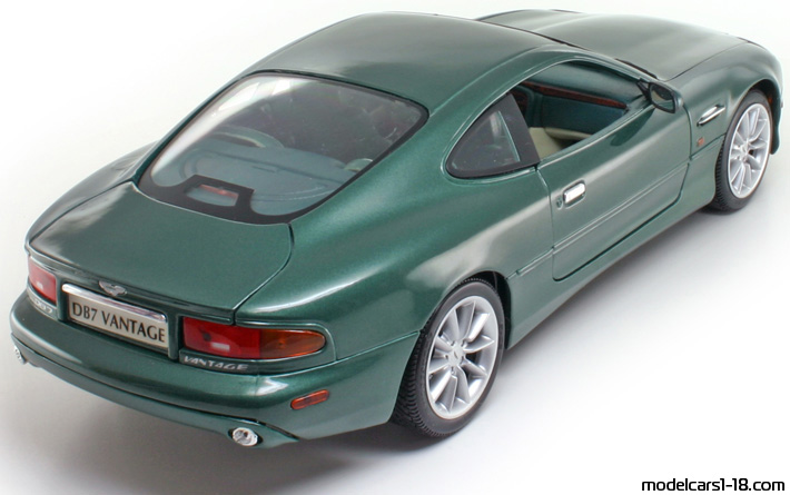 1999 - Aston Martin DB7 Vantage Maisto 1/18 (Зелёный) Задняя правая сторона