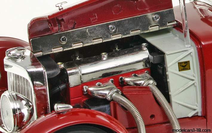 1934 - Aston Martin Mark II Signature Models 1/18 (Kрасный) Двигатель