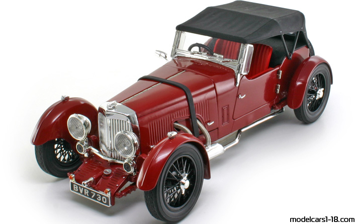 1934 - Aston Martin Mark II Signature Models 1/18 (Kрасный) Передняя левая сторона