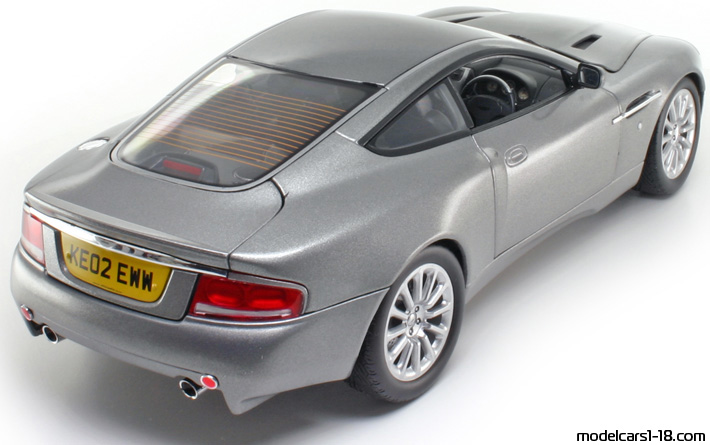 2002 - Aston Martin V12 Vanquish Beanstalk 1/18 (Серый ) Задняя правая сторона