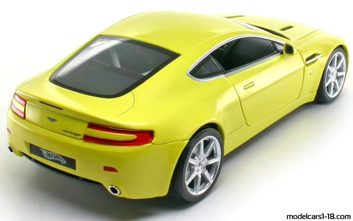 2005 - Aston Martin V8 Vantage Hot Wheels 1/18 (Жёлтый) Задняя правая сторона