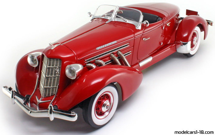 1935 - Auburn 851 Boattail Speedster ERTL 1/18 (Kрасный) Передняя левая сторона