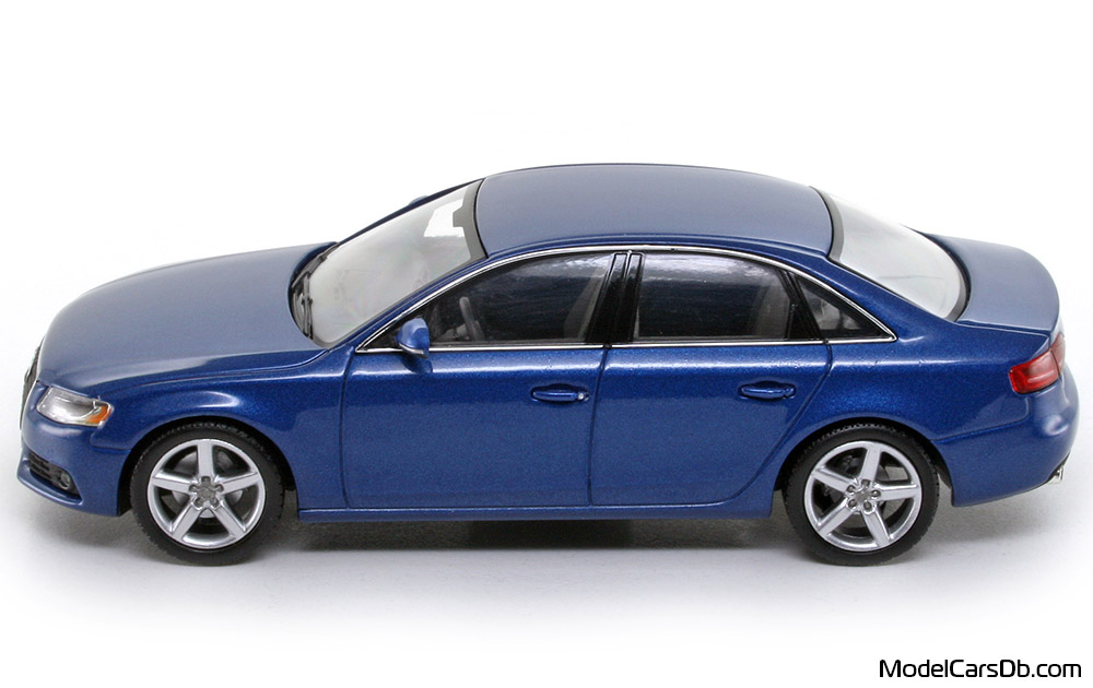 2008 - Audi A4 (B8) Minichamps 1/43 (Синий) Сторона