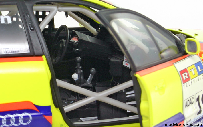 1997 - Audi A4 STW (B5) UT 1/18 (Жёлтый / Синий) Интерьер панель приборов