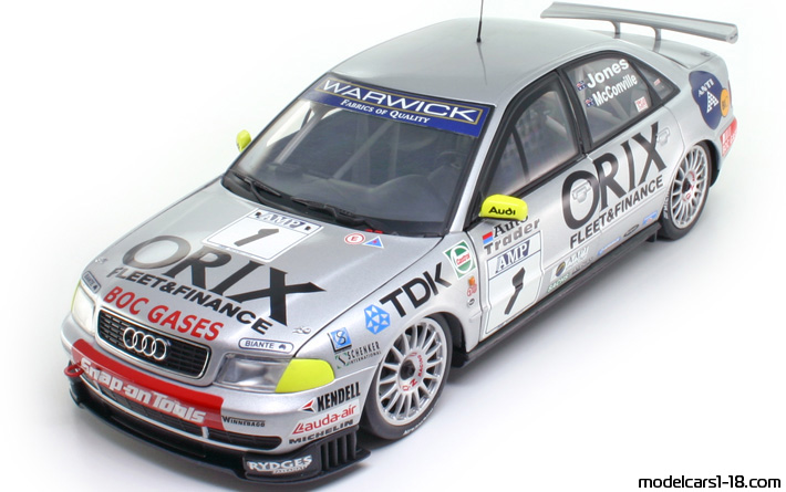 1998 - Audi A4 STW (B5) UT 1/18 (Серебристый) Передняя левая сторона