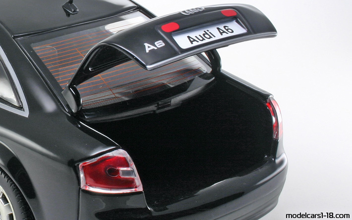 1997 - Audi A6 (C5) Checkmate Models 1/18 (Чёрный) Багажник / Поднимающиеся фары