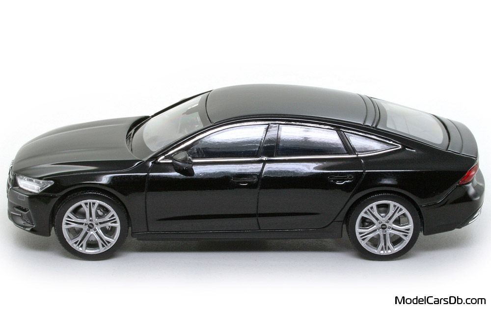 2019 - Audi A7 Sportback (4K8) iScale 1/43 (Чёрный) Сторона