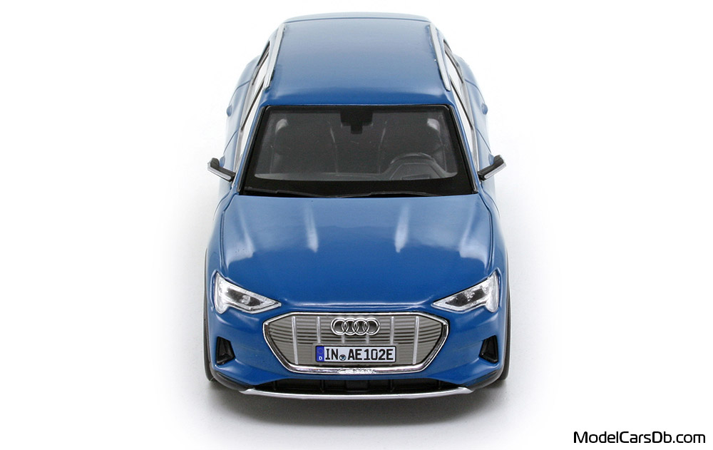 2020 - Audi E-Tron Spark 1/43 (Синий) Спереди