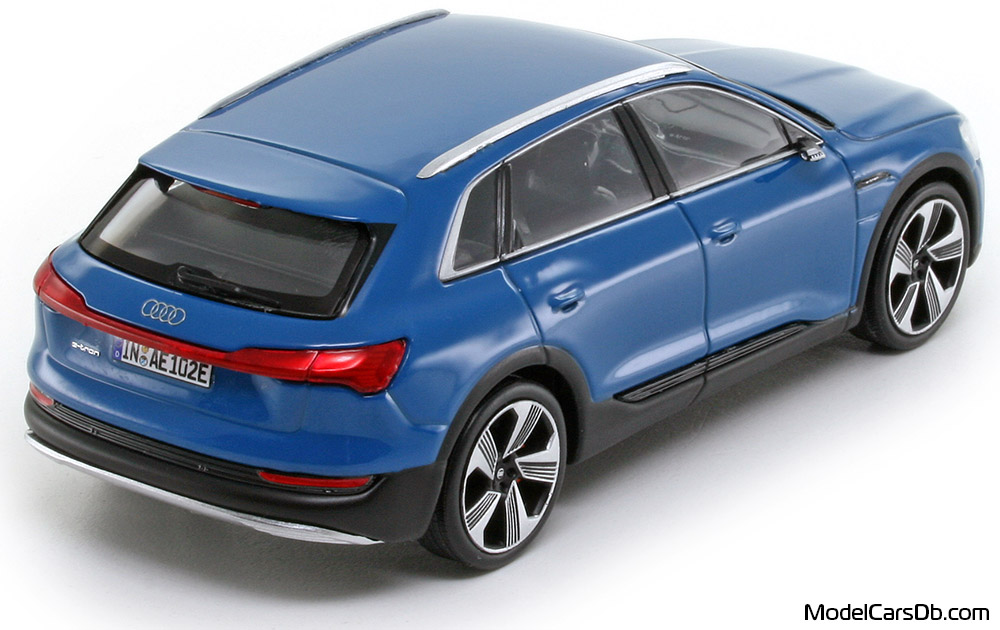 2020 - Audi E-Tron Spark 1/43 (Синий) Задняя правая сторона