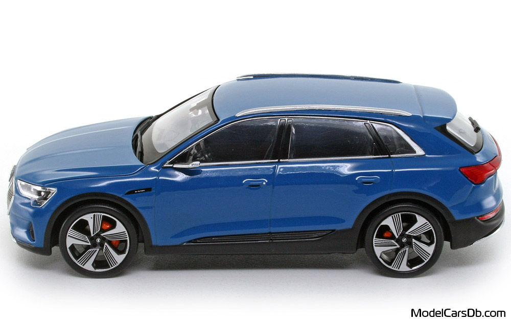 2020 - Audi E-Tron Spark 1/43 (Синий) Сторона