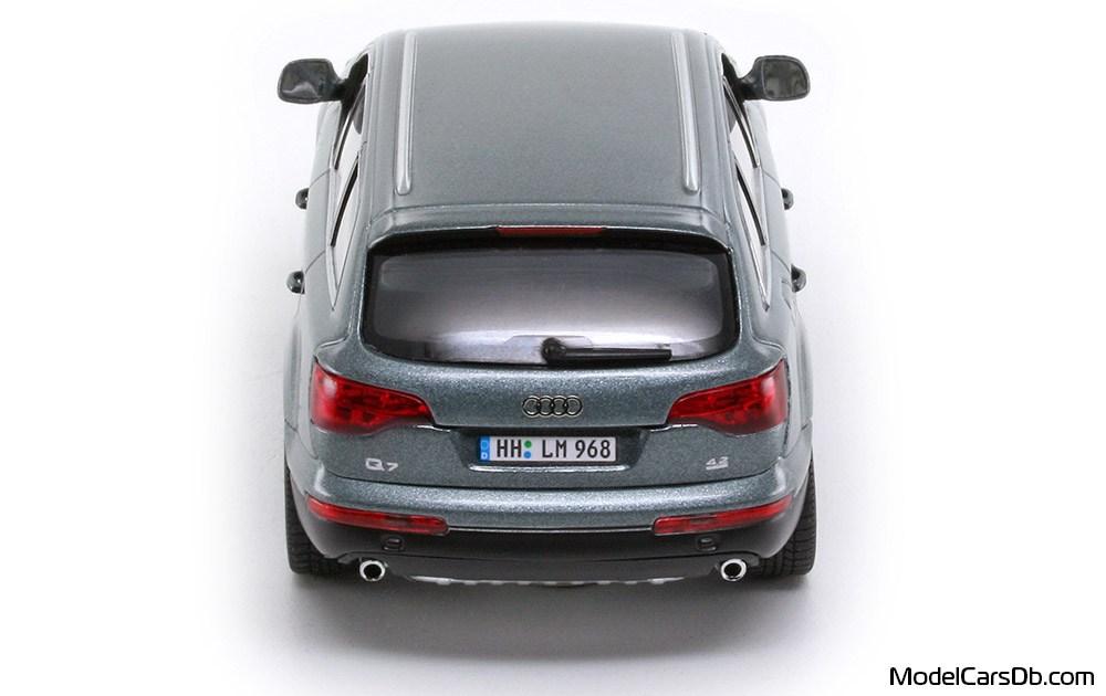 2006 - Audi Q7 (4L) Schuco 1/43 (Серый ) Сзади