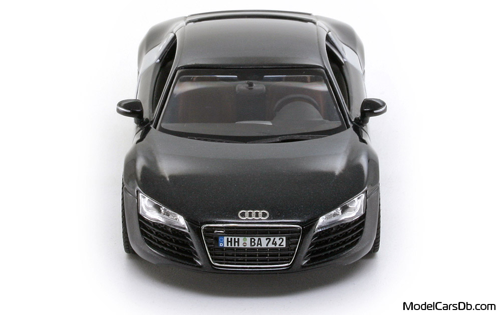 2006 - Audi R8 (42) Schuco 1/43 (Чёрный / Светло-серебристый) Спереди