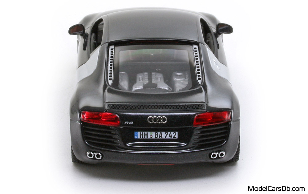 2006 - Audi R8 (42) Schuco 1/43 (Чёрный / Светло-серебристый) Сзади