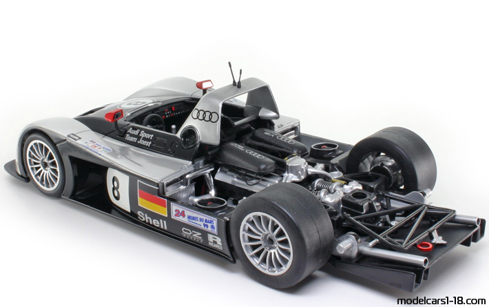 1999 - Audi R8R Maisto 1/18 (Серебристый / Чёрный) Открывающиеся части