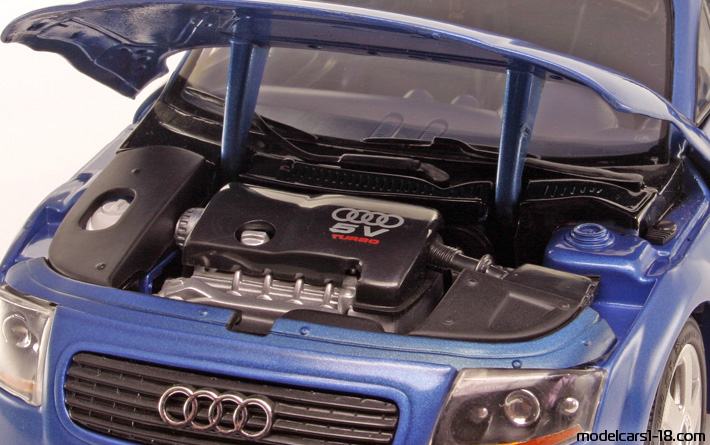 1998 - Audi TT (8N) Revell 1/18 (Синий) Двигатель