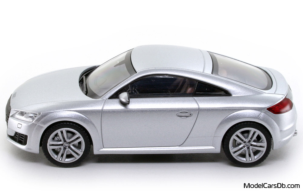 2014 - Audi TT (8S) iScale 1/43 (Серебристый) Сторона