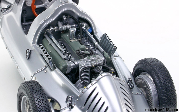 1938 - Auto Union Type D CMC 1/18 - Двигатель