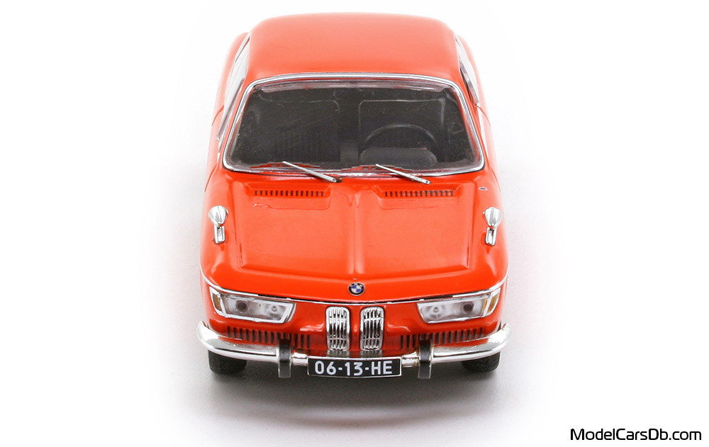 1972 - BMW 2000 CS Triple9 Collection 1/43 (Оранжевый) Спереди