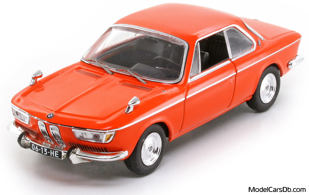 1972 - BMW 2000 CS Triple9 Collection 1/43 (Оранжевый) Передняя левая сторона