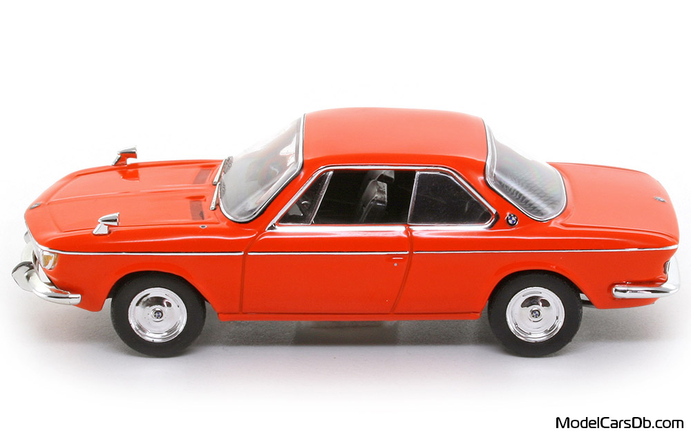 1972 - BMW 2000 CS Triple9 Collection 1/43 (Оранжевый) Сторона