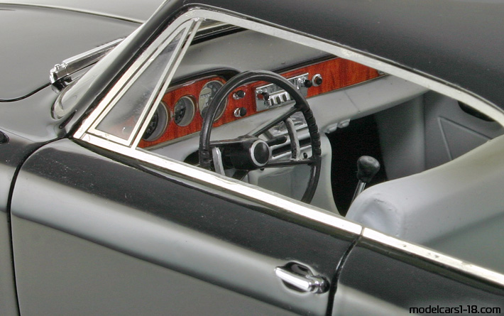 1961 - BMW 3200 CS Neo Scale Models 1/18 (Чёрный) Интерьер панель приборов