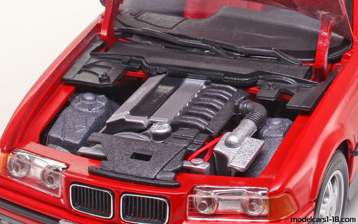1993 - BMW 325i (E36) Maisto 1/18 (Kрасный) Двигатель