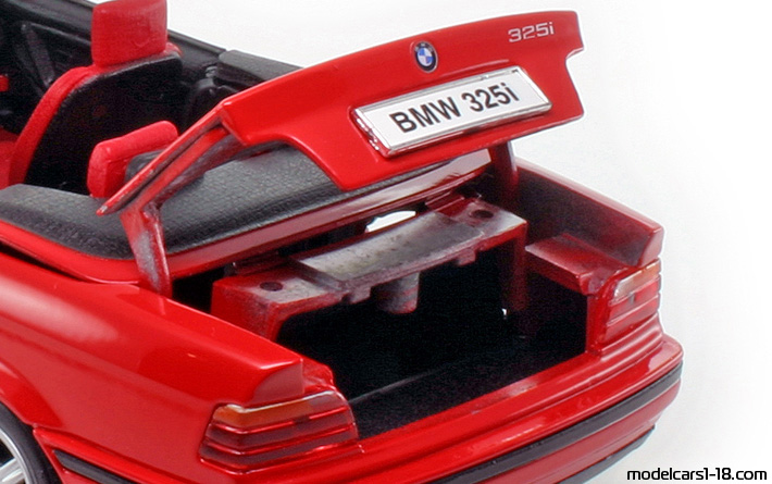 1993 - BMW 325i (E36) Maisto 1/18 (Kрасный) Багажник / Поднимающиеся фары