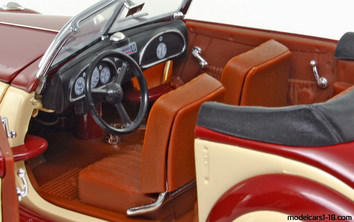 1937 - BMW 327 Guiloy 1/18 (Kрасный / Белый) Интерьер панель приборов