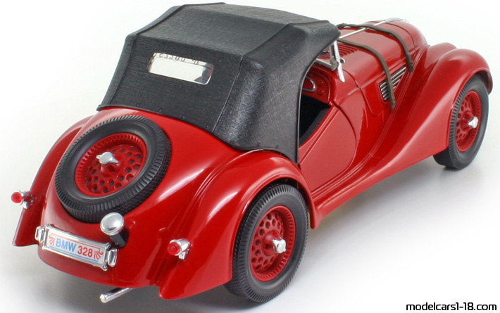 1940 - BMW 328 Road Legends 1/18 (Kрасный) Задняя правая сторона