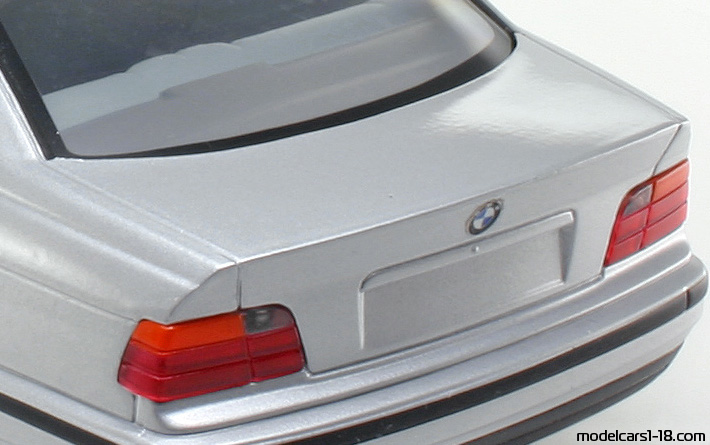 1992 - BMW 328i (E36) UT 1/18 (Светло-серебристый) Багажник / Поднимающиеся фары