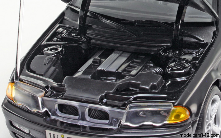 1998 - BMW 328i (E46) Welly 1/18 (Чёрный) Двигатель