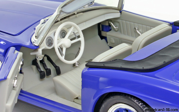 1956 - BMW 507 Revell 1/18 (Синий) Интерьер панель приборов