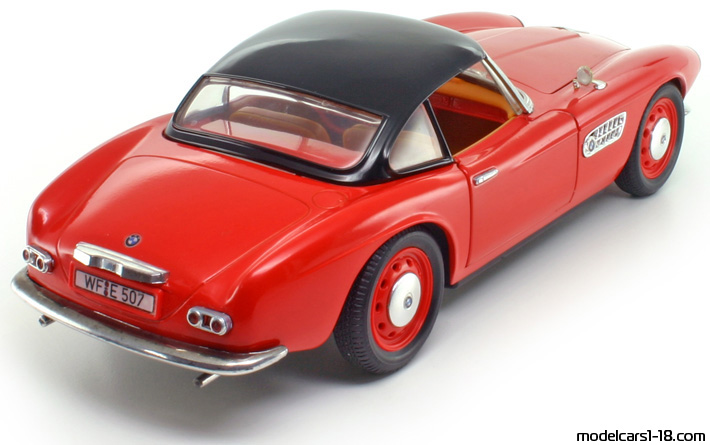1956 - BMW 507 Revell 1/18 (Kрасный / Чёрный) Задняя правая сторона