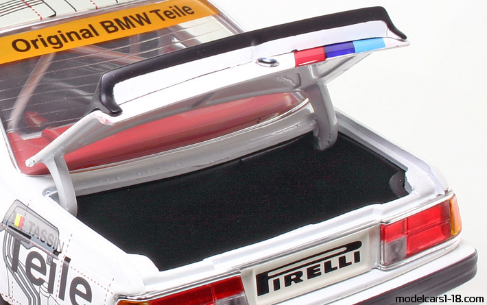 1986 - BMW 635 CSi (E24) Anson 1/18 (Белый) Багажник / Поднимающиеся фары