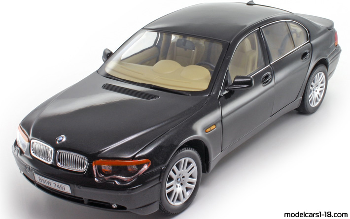 2002 - BMW 745i (E65) Welly 1/18 (Светло-серебристый) Передняя левая сторона