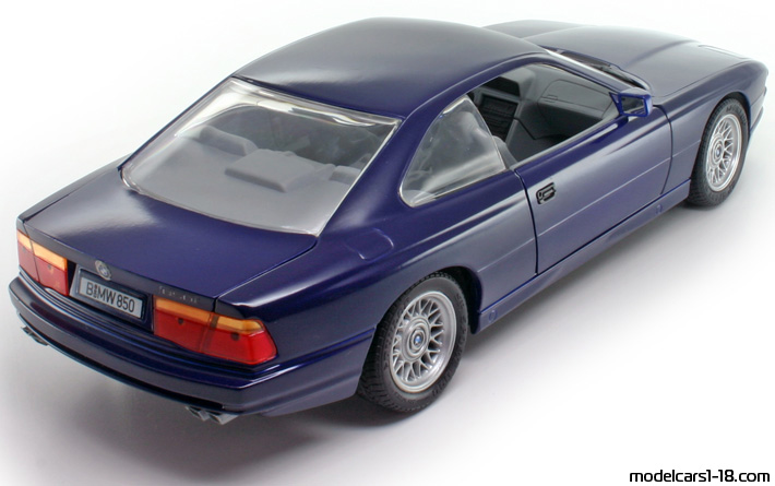 1990 - BMW 850i (E31) Revell 1/18 (Синий) Задняя правая сторона